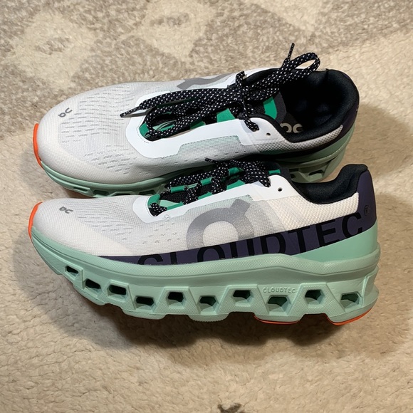 On Cloudmonster Shoes - Picture 3 of 8